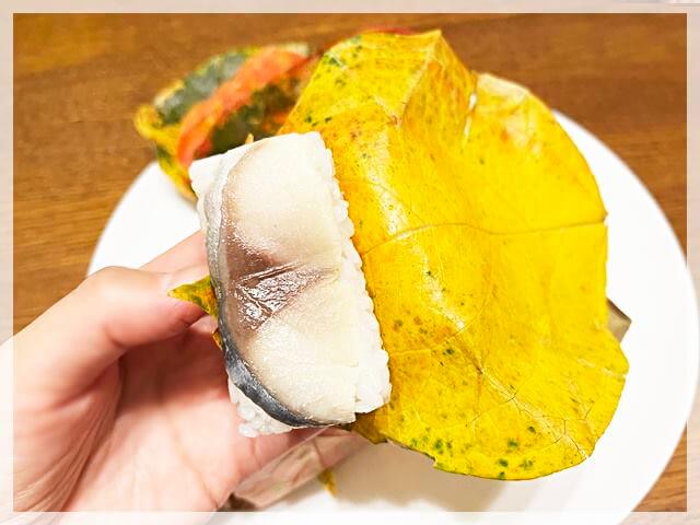 「柿の葉寿司のたなか」の季節限定紅葉柿の葉寿司の黄色い葉っぱ