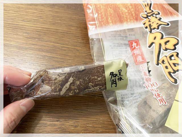 昔からある麩菓子の「黒棒」は子どもも大好き