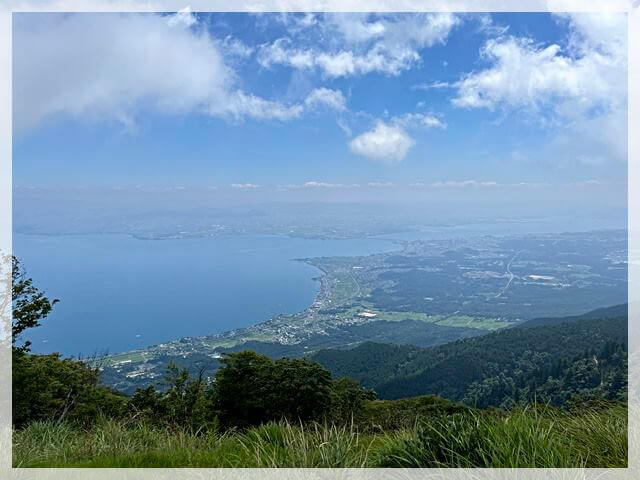 琵琶湖バレイのアスレチック場へ向かう道からの琵琶湖の眺め