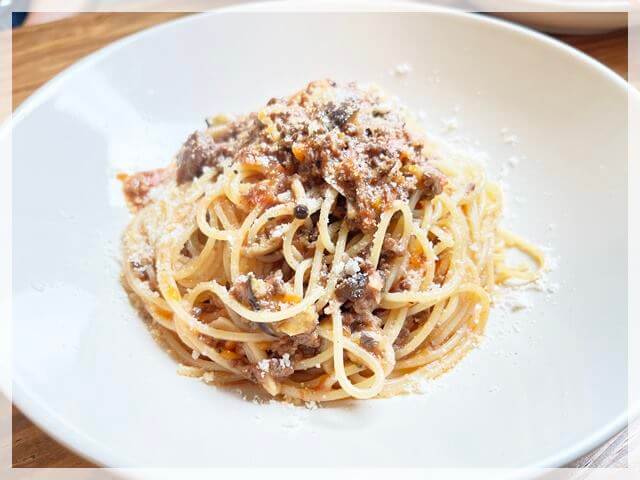 浜寺公園前のイタリアン「アンドラブイット」のミートソースパスタ