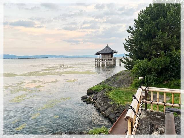 琵琶湖前にあるイタリアン「ペコリーノ」から見える浮御堂