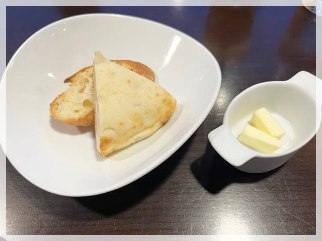 「ペコリーノ」のパン２種