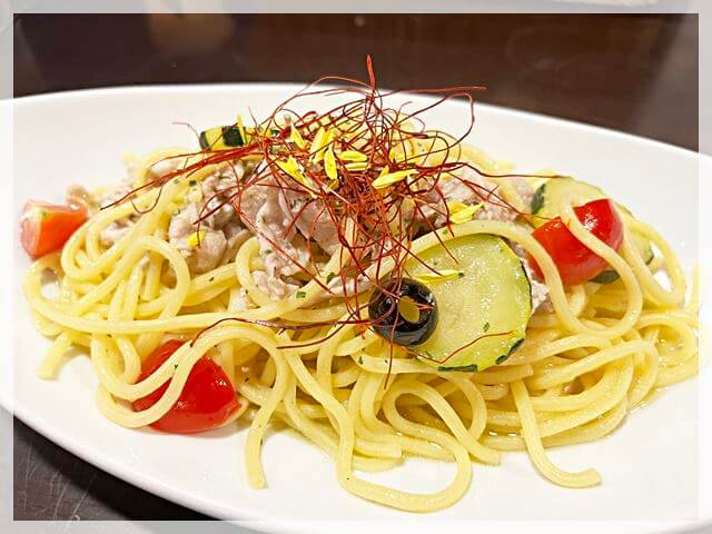 「ペコリーノ」の豚肉とズッキーニのパスタ