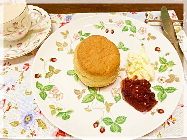 阪急梅田英国フェアで買ったスコーンとクロテッドクリームで娘と女子会