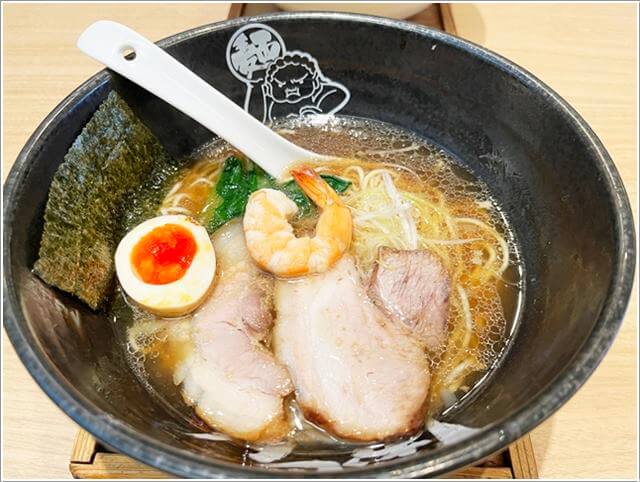 塩ラーメン「しおじん」のこくまろ醤油ラーメン