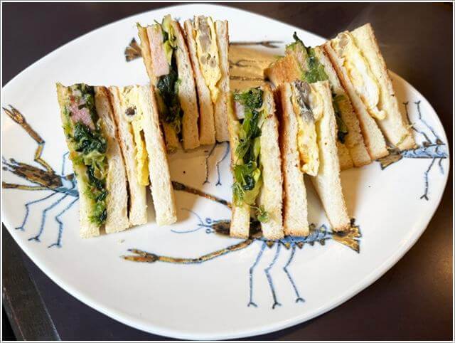 難波の純喫茶「珈琲艇キャビン」のポパイサンド