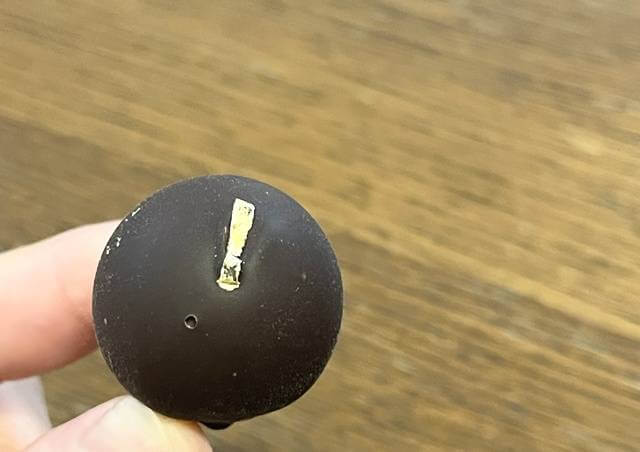 シャルボネル エ ウォーカーのダークゴールドリーフトリュフ