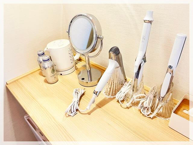 倉敷アイビースクエア「デラックススーペリアツイン」にあったリファのヘアアイロン等