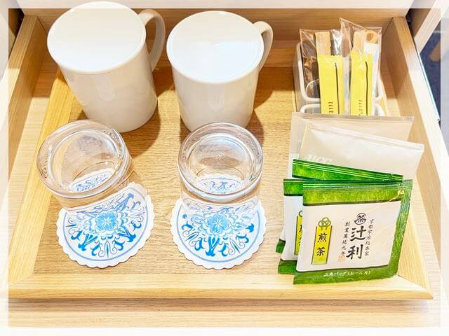 倉敷アイビースクエア「デラックススーペリアツイン」の部屋にあったもの②（お茶やコーヒー）