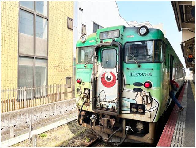 鬼太郎列車の目玉おやじの車両