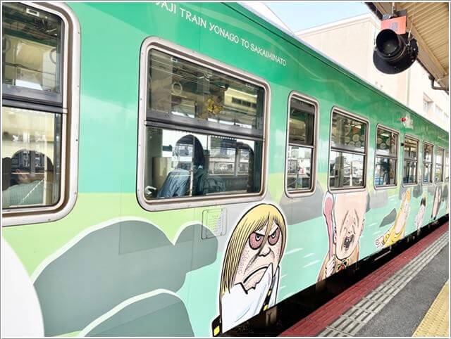鬼太郎列車のラッピング電車（砂かけ婆とこなき爺）
