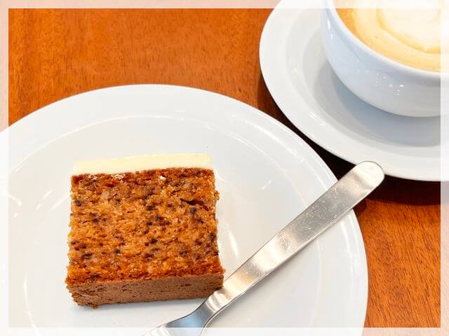 マーガレットハウエルカフェ大阪のキャロットケーキ