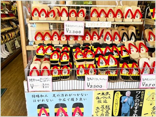 境港「水木しげるロード」の鬼太郎の下駄屋さん