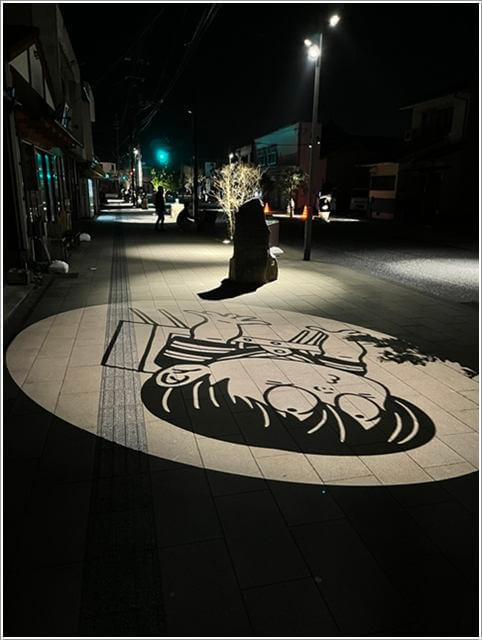 境港「水木しげるロード」の夜のライトアップで見れた悪魔くん