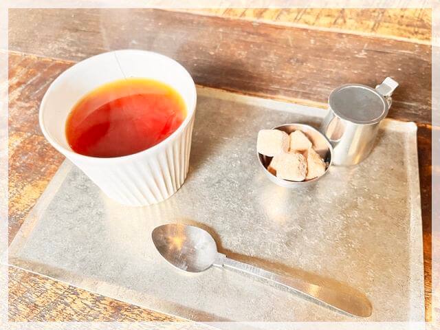 カフェ868ビルの紅茶