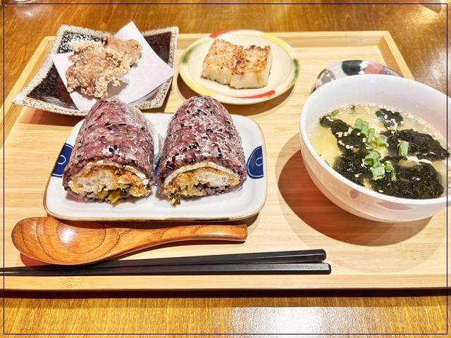 「食堂ネコとトラ」の