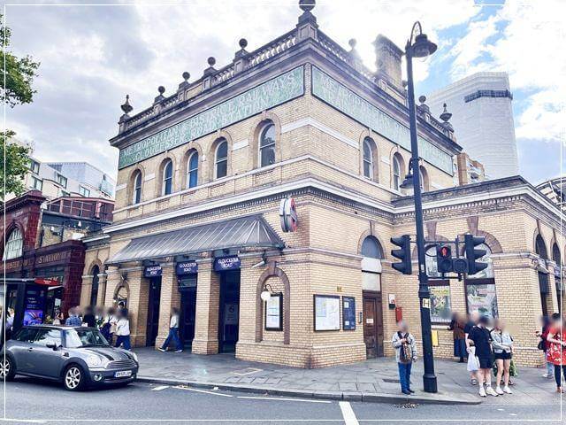 ロンドンのグロスターロード駅前。３線利用可能で便利