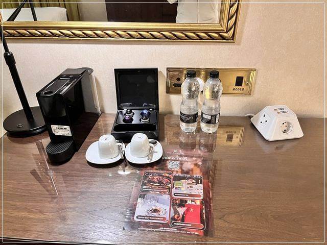ロンドンのミレニアムホテルでいただけるミネラルウォーターと紅茶