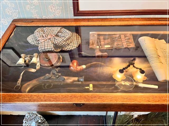 ロンドンのシャーロックホームズ博物館のホームズの愛用品