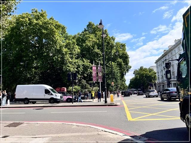 グラスターロード駅からロンドン自然史博物館へ向かう道