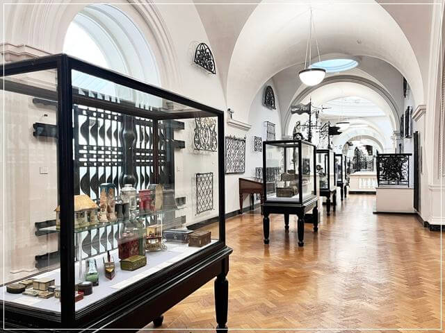 V&Aのアイアンの展示