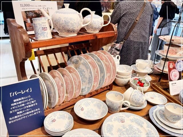 英国フェア2025年で販売されているバーレイのお皿やティーポット