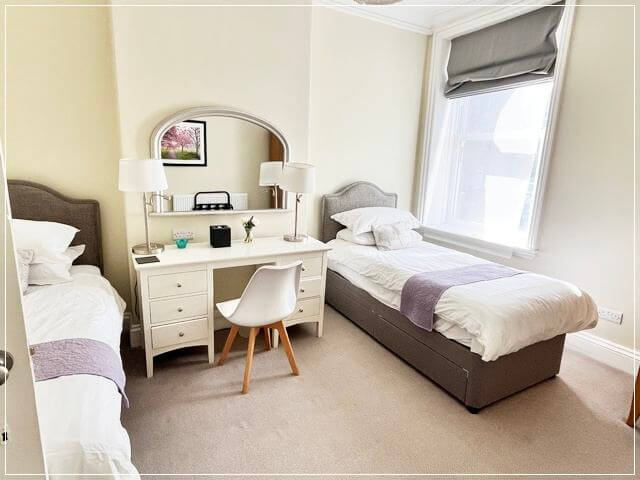 イギリスのハロゲイトで泊まったAirbnbのシングルベッド2台の部屋