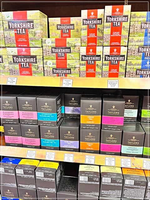 ハロゲイトの「Olde Sweet Shop」で売られているテイラーズオブハロゲイトの紅茶