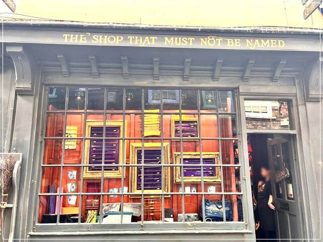 ヨークのシャンブルズ通りにある魔法の杖が売っているお店