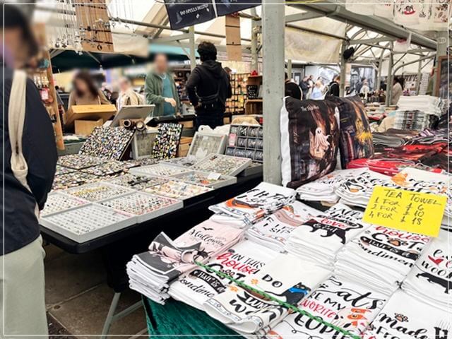 ヨークのシャンブルズ通り前のマーケット