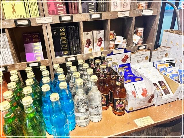 ヨークのシャンブルズ通り「THE SHOP THAT MUST NOT BE NEMED」で売られているポーションやお菓子、本等