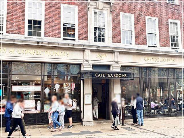 ベティーズティールームのヨーク店の外観