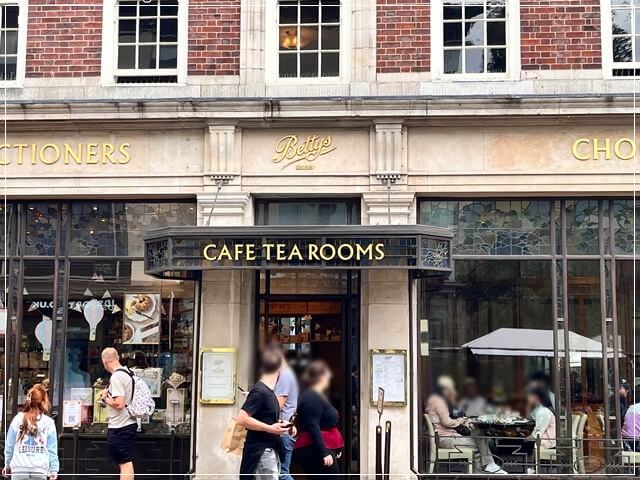 ベティーズティールーム・ヨーク店へ行ってアフタヌーンティーを楽しんだ