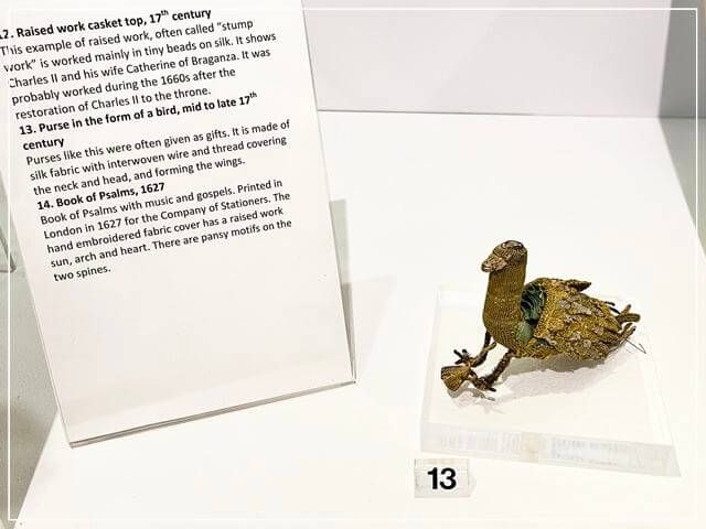 ナレスボロ博物館の中にある鳥の形をしたお財布