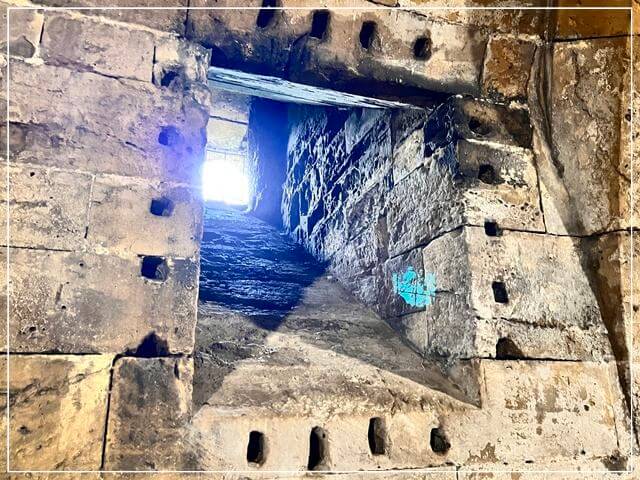 ナレスボロ城の地下室の窓