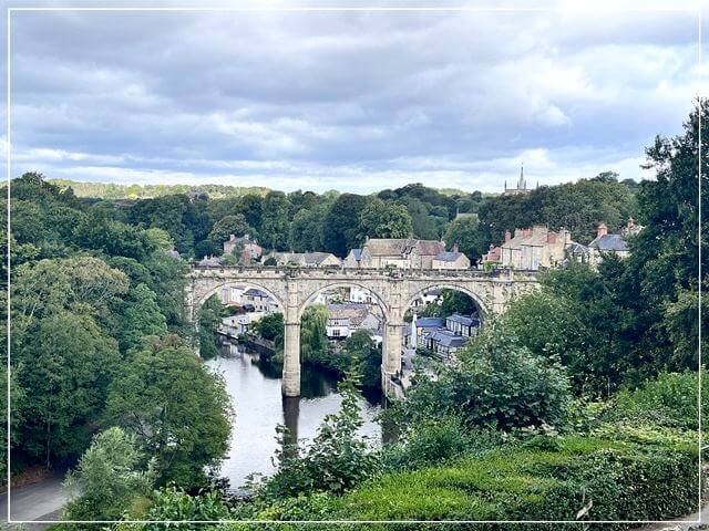 まるで童話の世界。イギリスヨークシャー地方のナレスボロの橋