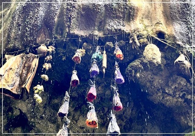 イギリスのナレスボロにあるマザーシップトンの滝の水はものを石灰化させてしまう