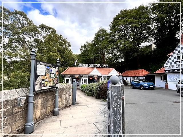 イギリスのナレスボロにあるマザーシップトンの