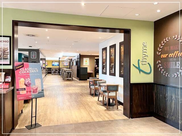 ヒースロー空港直結のプレミアインの朝食会場「thyme」