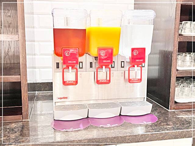 プレミアインの朝食で提供されている冷たいドリンク