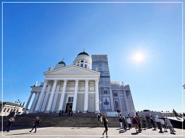 ヘルシンキ大聖堂の前