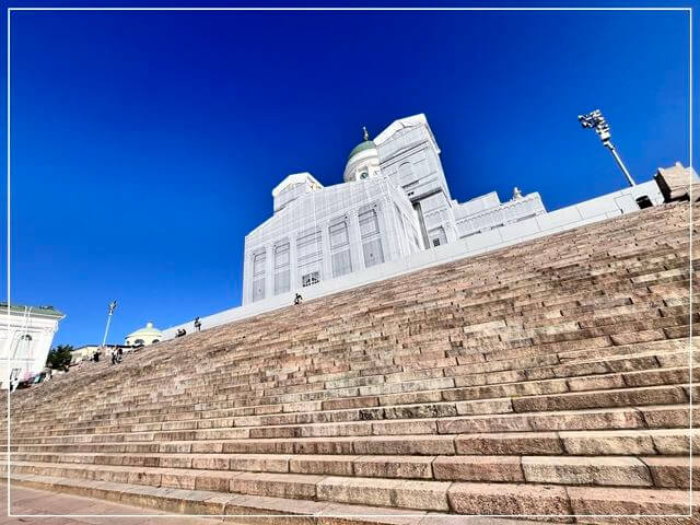 ヘルシンキ大聖堂前の階段