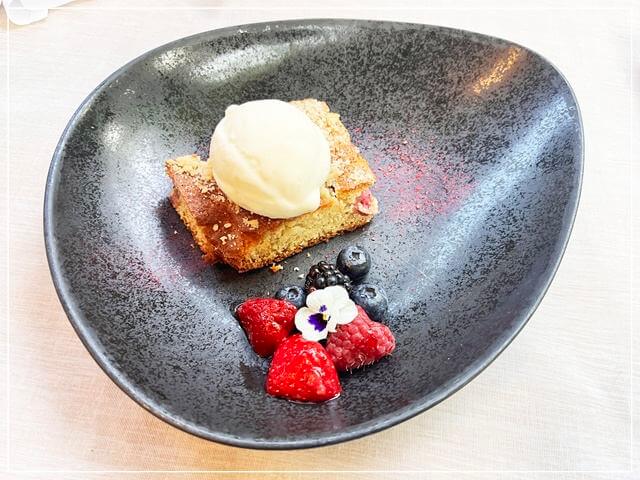 フィンランドのヘルシンキにある「Kappeli」レストランで食べたデザート②