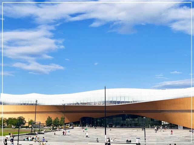 フィンランドの公共図書館Oodi（オーディ）の外観