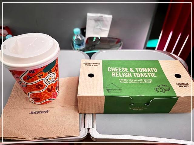 ジェットスターで注文したサンドイッチと紅茶①