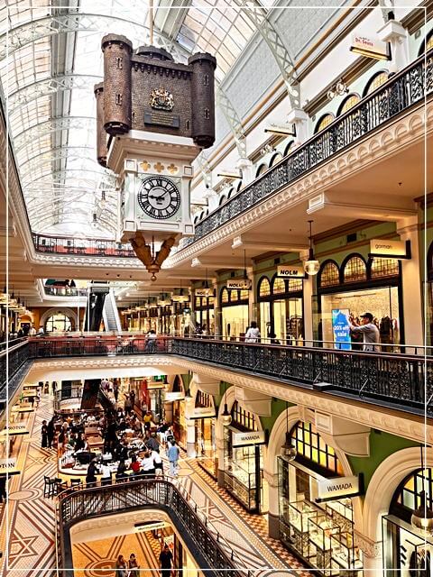 シドニーの有名なショッピングモール「クイーン・ヴィクトリア・ビルディング」の中