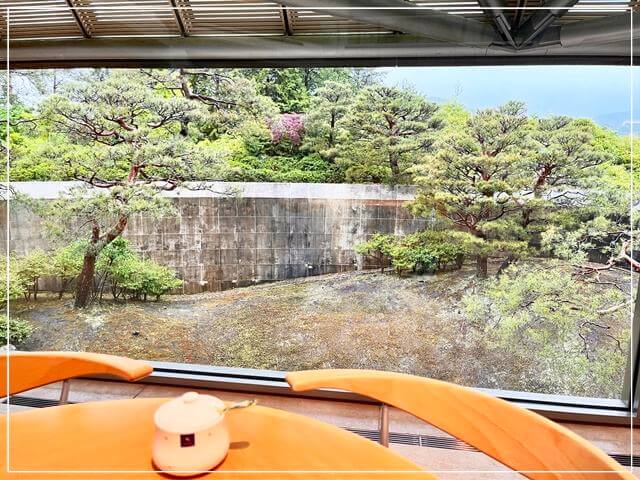 滋賀県MIHO MUSEUM（ミホミュージアム）のカフェからの眺め