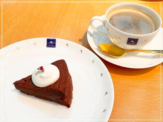 滋賀県MIHO MUSEUM（ミホミュージアム）で食べたがトー・オ・ショコラとコーヒー