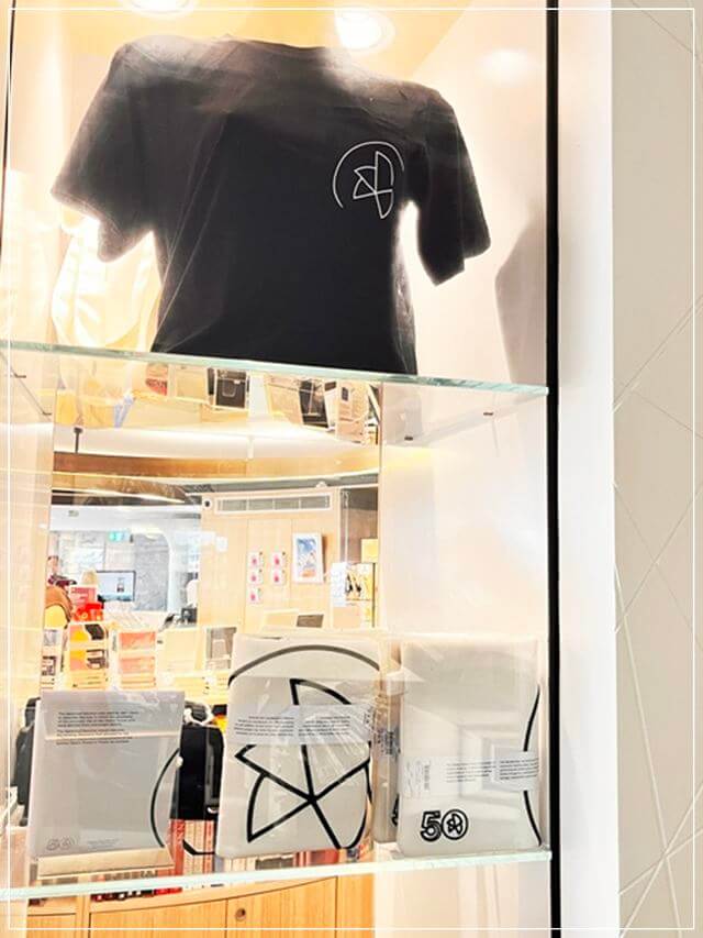 シドニーオペラハウスのお土産物屋さんで売られているティーシャツ①