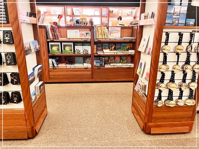 シドニーオペラハウス内にあるお土産物屋さん。種類も豊富。